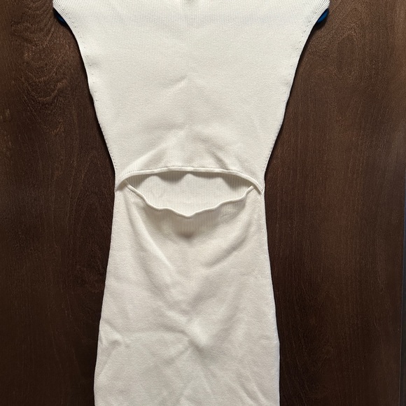 Aritzia Wilfred free cut out dress - Picture 2 of 3